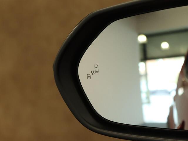 Toyota YARIS Cross 1.5 Hybrid 130 GR Sport - PARKEERSENSOREN VOOR EN ACHTER - 130 PK - DODEHOEK DETECTIE - 360 GRADEN CAMERA - HEAD-UP DISPLAY - ELEKTRISCHE ACHTERKLEP - VOORRUIT VERWARMING - STUUR EN STOEL VERWARMING