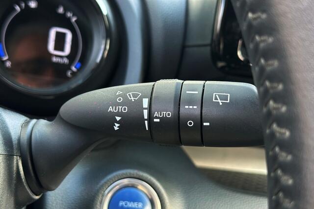 Toyota YARIS 1.5 Hybrid Executive Bi-Tone