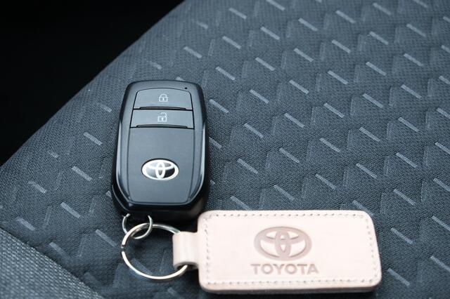 Toyota YARIS Cross 1.5 Hybrid 115 Dynamic Automaat | Comfort Pack | Parkeer sensore