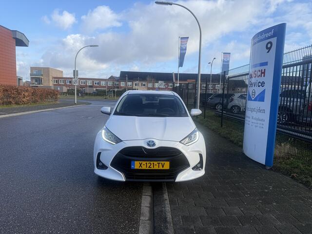 Toyota YARIS 1.5 Hybrid Dynamic met o.a. camara, climate control, stoelverwarming, full led, DAB, apple carplay/android auto etc.