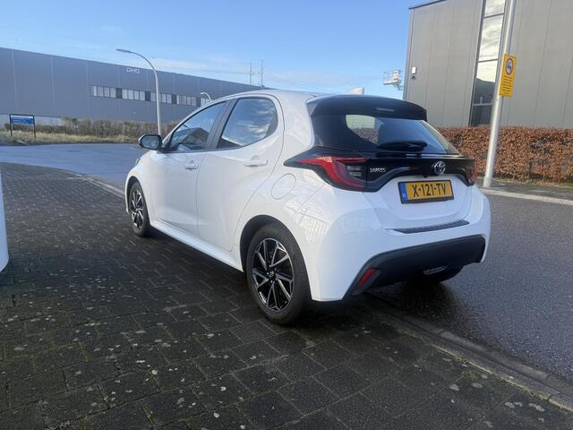 Toyota YARIS 1.5 Hybrid Dynamic met o.a. camara, climate control, stoelverwarming, full led, DAB, apple carplay/android auto etc.