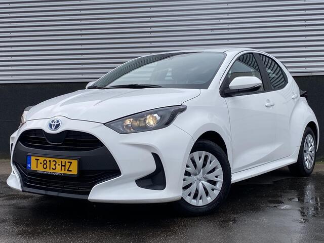Toyota YARIS 1.5 Hybrid Active 1e eign. Nieuw geleverd, adaptieve cruise control, achteruitrij camera, navigatie Apple Carplay/Android Auto