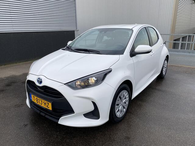 Toyota YARIS 1.5 Hybrid Active 1e eign. Nieuw geleverd, adaptieve cruise control, achteruitrij camera, navigatie Apple Carplay/Android Auto