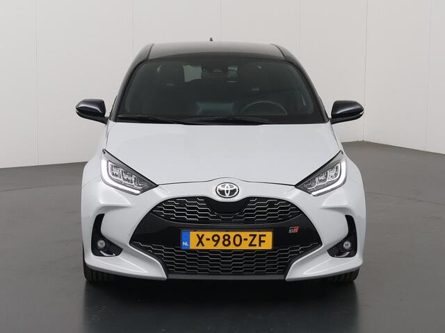 Toyota YARIS 1.5 Hybrid GR Sport | Navigatie | Parkeercamera | Stoelverwarming | Head-Up | Keyless Go |