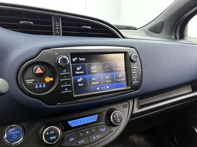 Toyota YARIS 1.5 Hybrid Bi-Tone | Navigatie | Achteruitrijcamera | Bestuurdersstoel In Hoogte Verstelbaar | Buitenspiegels Elektrisch Verwarmd |