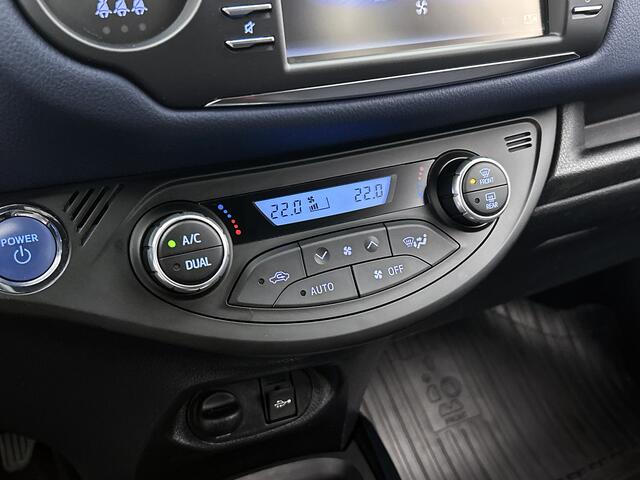 Toyota YARIS 1.5 Hybrid Bi-Tone | Navigatie | Achteruitrijcamera | Bestuurdersstoel In Hoogte Verstelbaar | Buitenspiegels Elektrisch Verwarmd |