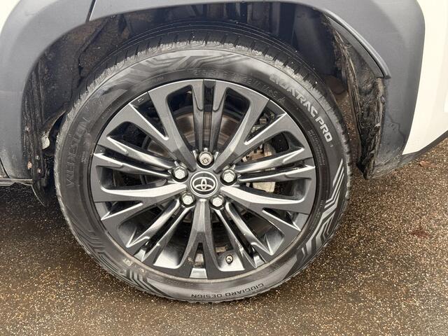 Toyota YARIS Cross 1.5 Hybrid Adventure AWD Panoramadak, Dodehoekdetectie, Stoelverwarming, Parkeersensoren voor + achter, Achteruitrijcamera, Head-up display, JBL