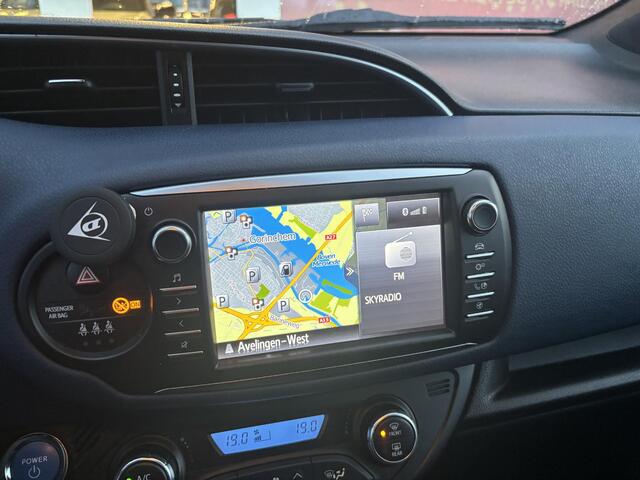 Toyota YARIS 1.5 Hybrid Bi-Tone | Navigatie | Cruise Control | Camera | Climate Control
