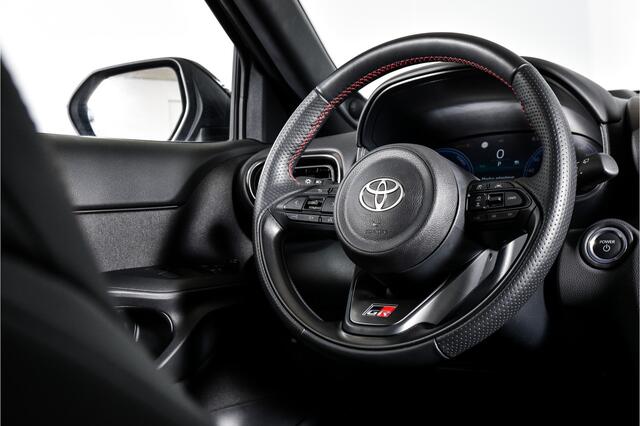 Toyota YARIS Cross 1.5 Hybrid 130 GR Sport | Dig.Cockpit | Adapt.Cruise | Head-up | Stoel+Stuurverw. | 360 Camera | PDC + NAV + App.Connect (Draadloos) | ECC | LM 18" | 9816
