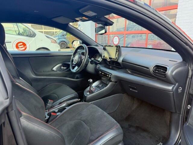 Toyota YARIS 1.6 GR PERFORMANCE KOMPACT