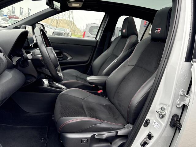 Toyota YARIS Cross 1.5 Hybrid GR Sport **DODEHOEK DETECTIE/ PANORMA/ PARKEERSENSOREN/ GARANTIE**