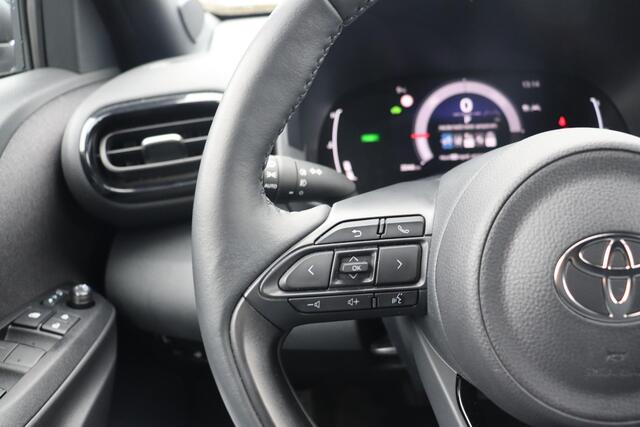 Toyota YARIS Cross 1.5 Hybrid 115 Dynamic ,Comfort Pack, BSM, Apple Carplay & Android Auto, parkeersensoren Voor & Achter, Stuur & Stoelverwarming, Adaptief Cruise & Climate Control, Nieuw en direct leverbaar!