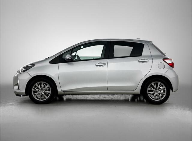 Toyota YARIS 1.5 VVT-i Dynamic | 1e Eigenaar | NIEUW GELEVERD & ONDERHOUDEN | Trekhaak | Camera |