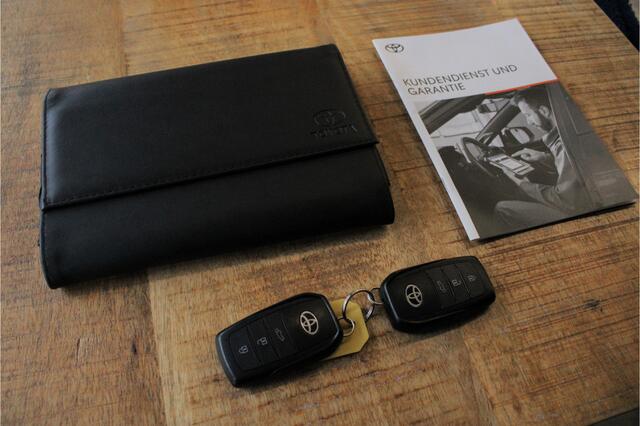 Toyota YARIS Cross 1.5 Hybrid Executive |leder|360 camera|voorruitverwarming|elek klep|