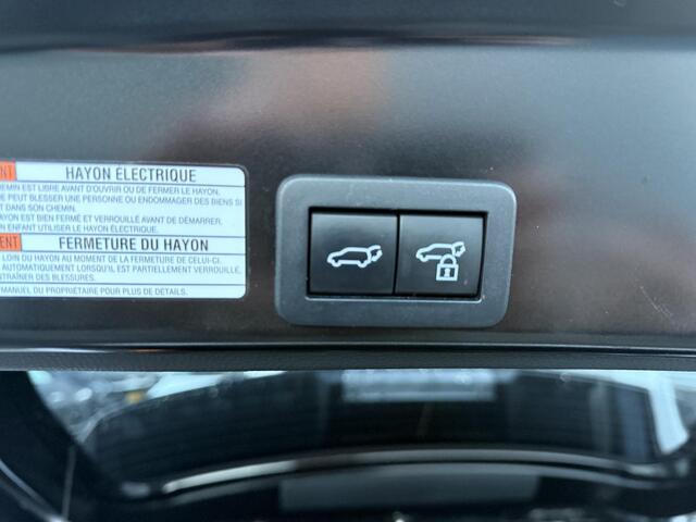 Toyota YARIS Cross 1.5 Hybrid Executive Trekhaak, Dodehoekdetectie, HUD, Stoelverwarming, LMV, LED, Elek. achterklep, Parkeersensoren