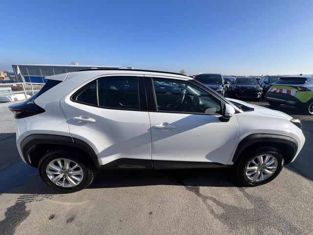 Toyota YARIS Cross 1.5 Hybrid Business Dynamic Parkeersensoren voor + achter, LMV, Apple Carplay en/of Android auto Navigatie, Adaptieve cruise control