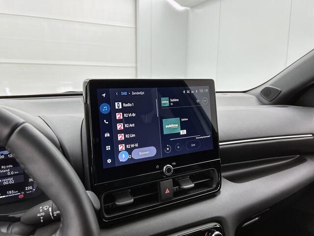 Toyota YARIS 1.5 Hybrid 130 Executive | Blindspot | Stoel + Stuurverwarming | Red Pack | Chrome Pack | Full Option |