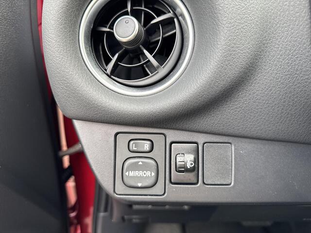 Toyota YARIS 1.5 Hybrid Executive | 06-10141018 Voor meer informatie