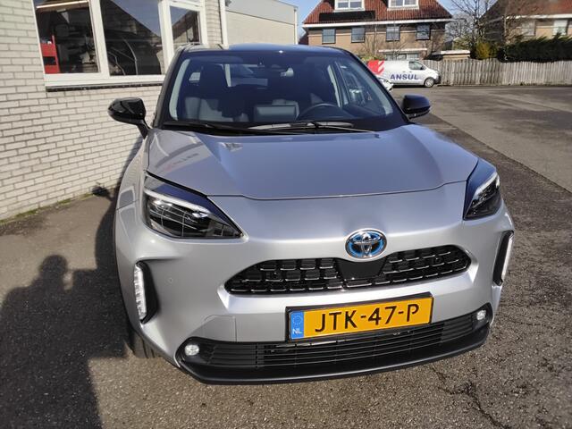 Toyota YARIS Cross 1.5 Hybrid Executive Trekhaak two tone blindspot