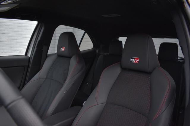 Toyota YARIS Cross 1.5 Hybrid 130 GR Sport Limited Automaat 130pk | Voorstoelen verwarmd | BSM | Achteruitrijcamera | Apple Carplay/Android Auto |