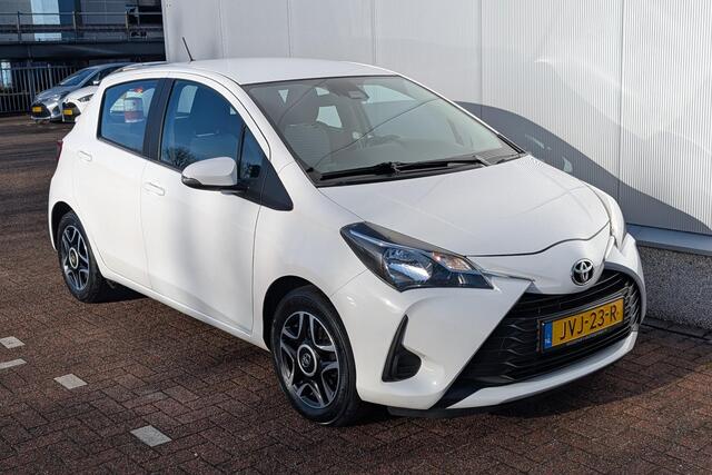 Toyota YARIS 1.5 VVT-i Design Red Achteruitrijcamera, Bluetooth