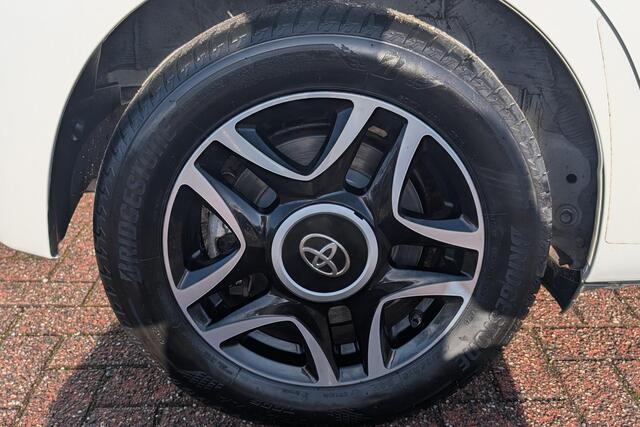 Toyota YARIS 1.5 VVT-i Design Red Achteruitrijcamera, Bluetooth