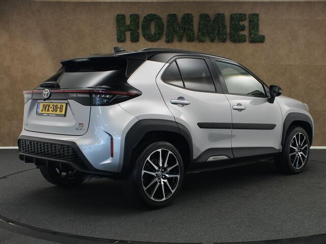 Toyota YARIS Cross 1.5 Hybrid 130 GR SPORT - ADAPTIEVE CRUISE CONTROL - STOELVERWARMING VOORSTOELEN - STUURWIELVERWARMING - DODEHOEKDETECTIE - KEYLESS ENTRY/START - APPLE CARPLAY/ANDROID AUTO - CAMERA - EXTRA GETINT GLAS - PARKEERSENSOREN VOOR + ACHTER - STOOTLIJSTEN