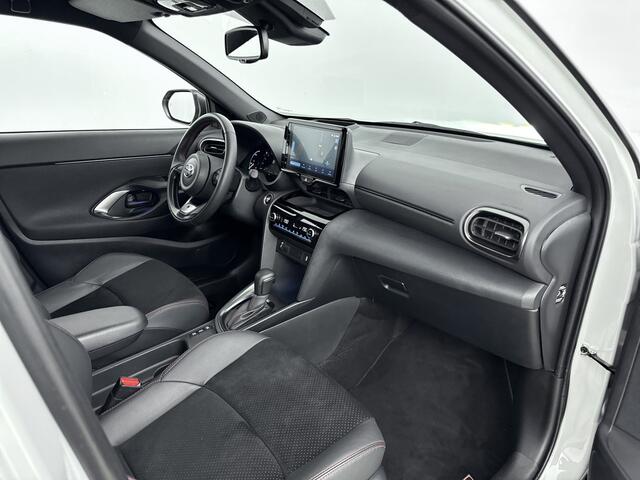 Toyota YARIS Cross 1.5 Hybrid 130 GR Sport | Stoelverwarming | Lichtmetalen Velgen | Navi | HUD | Blind Spot | Bi-Tone |