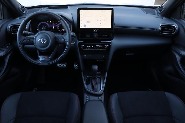 Toyota YARIS Cross 1.5 Hybrid 130 GR Sport, 360 Camera, Stoel- en Stuurverwarming met voordeel!