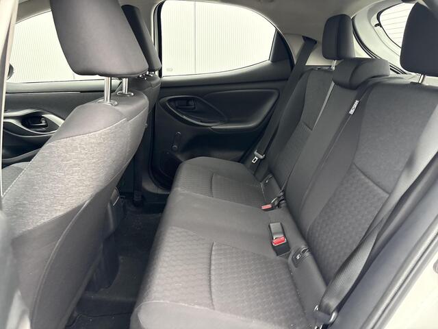 Toyota YARIS 1.5 Hybrid Active **APPLE CARPLAY/ ADAPTIIEF CRUISE CONTROL/ CLIMATE CONTROL/ 36 MAANDEN GARANTIE**