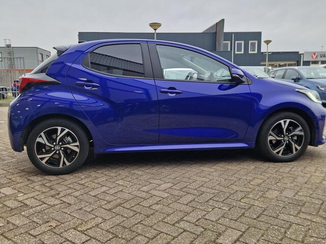 Toyota YARIS 1.5 Hybrid 115 Dynamic Parkeersensoren Stoel en stuurverwarming dodehoekdetectie