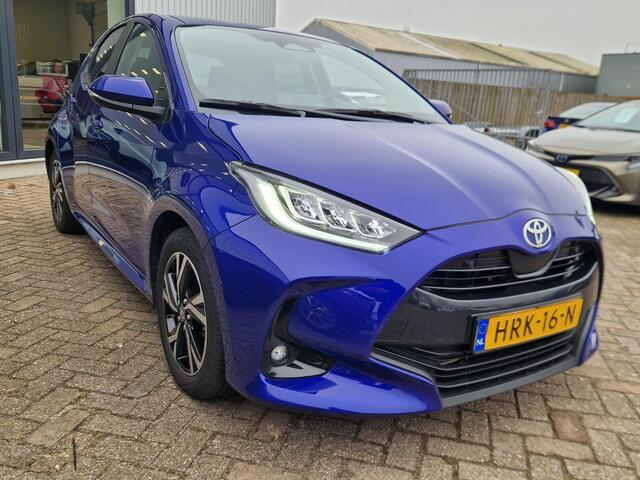 Toyota YARIS 1.5 Hybrid 115 Dynamic Parkeersensoren Stoel en stuurverwarming dodehoekdetectie