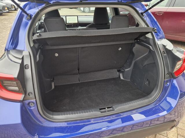 Toyota YARIS 1.5 Hybrid 115 Dynamic Parkeersensoren Stoel en stuurverwarming dodehoekdetectie