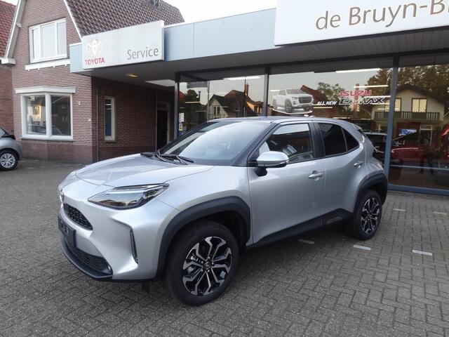 Toyota YARIS Cross 1.5 Hybrid 130pk Dynamic + Comfort Pack dodehoekdetectie / stoelverwarming / stuurwielverwarming / parkeersensoren voor + achter / Navigatie / Apple Carplay / Android Auto / parkeercamera / 10 jaar Toyota garantie / rijklaarprijs incl. Toyota Pechhu