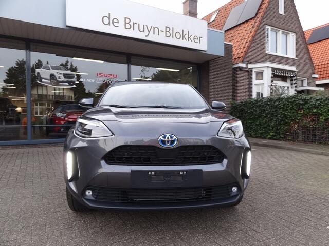 Toyota YARIS Cross 1.5 Hybrid 130 Dynamic + Comfort Pack dodehoekdetectie / stoelverwarming / stuurwielverwarming / parkeersensoren voor + achter / Navigatie / Apple Carplay / Android Auto / parkeercamera / 10 jaar Toyota garantie / rijklaarprijs incl. Toyota Pechhulp