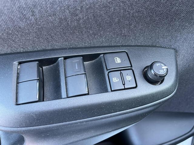 Toyota YARIS 1.5 Hybrid Dynamic | All-in prijs | Automaat | Trekhaak | LM Velgen