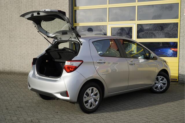 Toyota YARIS 1.5 Hybrid Automaat! Active BJ2019 Led | Achteruitrijcamera | Climate control | Cruise control | Getint glas