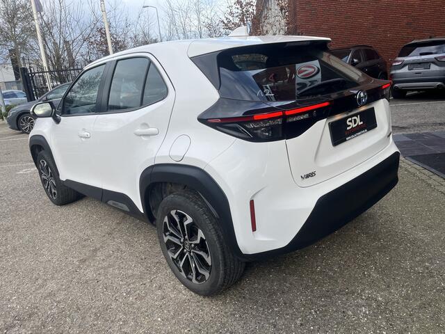 Toyota YARIS Cross 1.5 Hybrid Dynamic // ADAPT. CRUISE // FULL LED // KEYLESS // CAMERA // NAVI+CARPLAY // CLIMA //