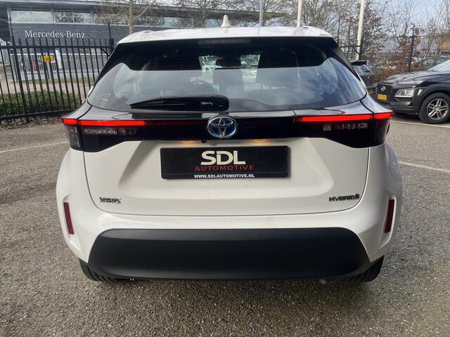 Toyota YARIS Cross 1.5 Hybrid Dynamic // ADAPT. CRUISE // FULL LED // KEYLESS // CAMERA // NAVI+CARPLAY // CLIMA //