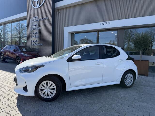 Toyota YARIS 1.5 Hybrid Active | Caplay | Camera | Trekhaak |