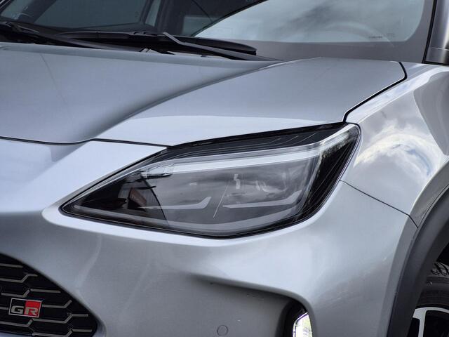 Toyota YARIS Cross 1.5 Hybrid 130 GR SPORT | Facelift | Elek. Kofferklep | Stoel- stuurverwarming | PDC V+A | BSM | Camera