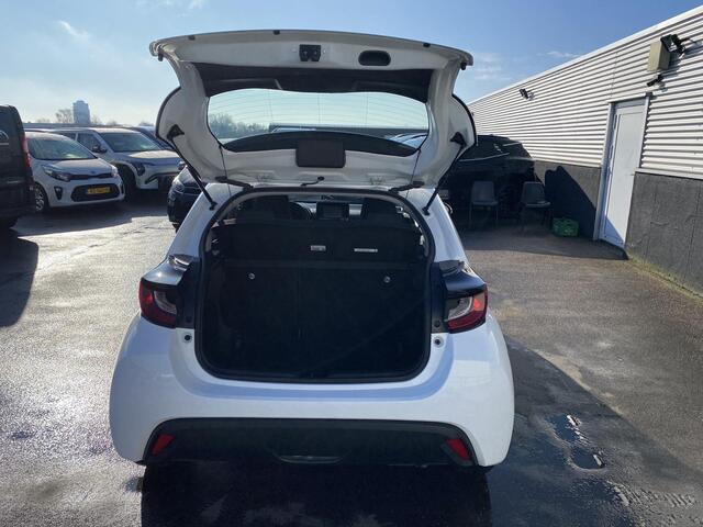 Toyota YARIS 1.5 Hybrid Active Nette Nederlandse auto, achteruitrij camera, navigatie Apple CarPlay/Android Auto, cruise control adaptief