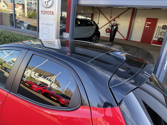 Toyota YARIS 1.5 hybride executive bi-tone panodak