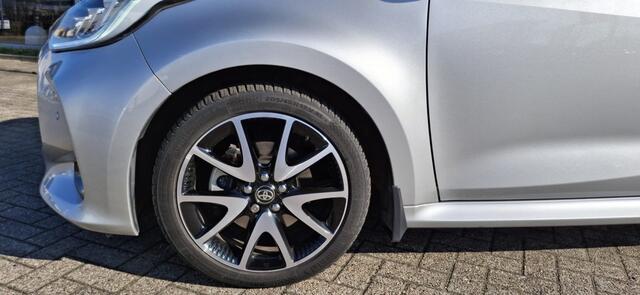 Toyota YARIS 1.5 H Executive NLauto | Full-option | dealeronderhouden