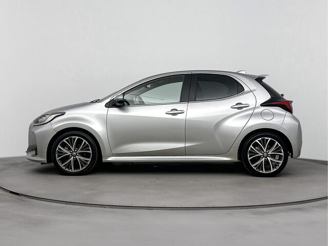Toyota YARIS 1.5 Hybrid Executive Limited | Stoelverwarming | 17'' LM-Velgen | HUD | Navi | Dodehoekdetectie |