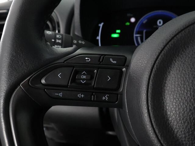 Toyota YARIS Cross 1.5 Hybrid 115 Dynamic | Stuur- & Stoelverwarming | Parkeersensoren | Dodehoek detectie | Apple Carplay & AndroidAUTO | Camera