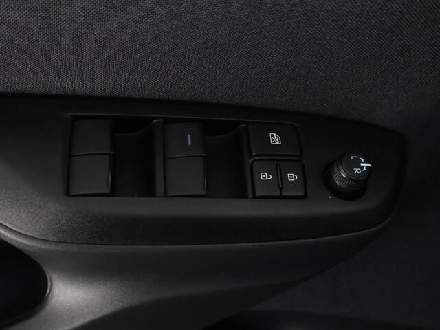 Toyota YARIS Cross 1.5 Hybrid 115 Dynamic | Stuur- & Stoelverwarming | Parkeersensoren | Dodehoek detectie | Apple Carplay & AndroidAUTO | Camera