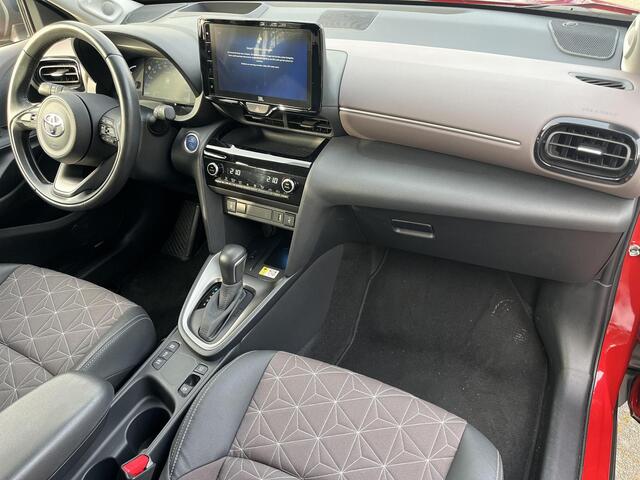 Toyota YARIS Cross 1.5 Hybrid Executive | 1e eigenaar | Dealer onderhouden | Parkeersensoren | 18 inch LM-velgen | Stoelverwarming |