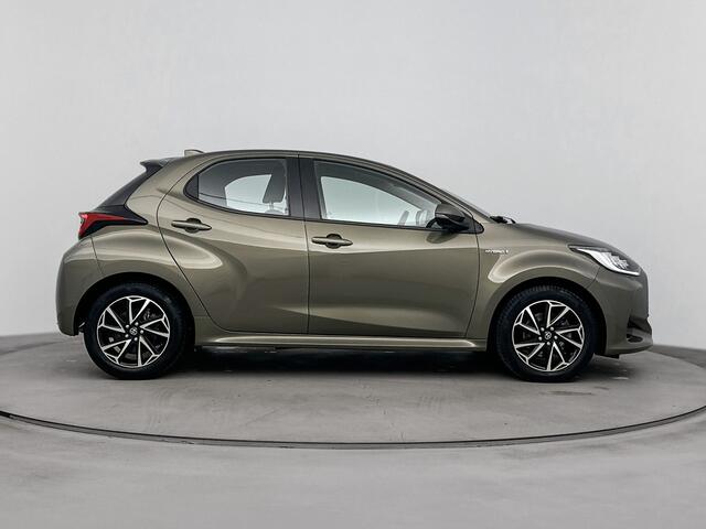Toyota YARIS 1.5 Hybrid Dynamic Navi | Lichtmetalen Velgen | Apple Carplay/Android Auto | Buitenspiegels Elektrisch + Verwarmd | Elektrische Ramen Voor/Achter |