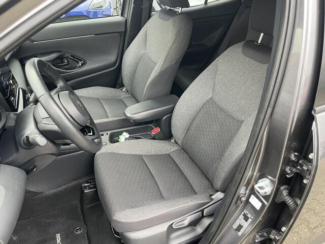 Toyota YARIS Cross 1.5 Hybrid 115 First Edition Winterpack All season